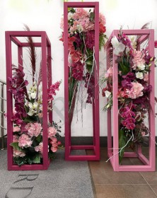 Конструкции для оформления магазина женской одежды - Жарден. Оптово-розничные продажи цветов и растений в Уральском регионе.