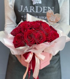 Композиция № 554 (15 роз) - Жарден. Оптово-розничные продажи цветов и растений в Уральском регионе.