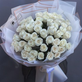 Моно-Букеты № 12 (51 роза) - Жарден. Оптово-розничные продажи цветов и растений в Уральском регионе.