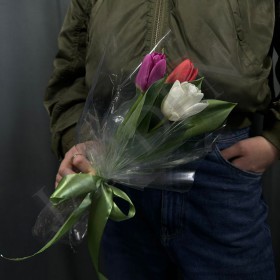 Букет  3 тюльпана - Жарден. Оптово-розничные продажи цветов и растений в Уральском регионе.