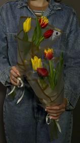 Букетик из 3 тюльпанов - Жарден. Оптово-розничные продажи цветов и растений в Уральском регионе.