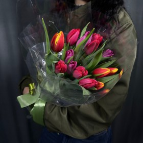 Букет 15 тюльпанов - Жарден. Оптово-розничные продажи цветов и растений в Уральском регионе.