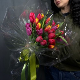 Букет 25 тюльпанов - Жарден. Оптово-розничные продажи цветов и растений в Уральском регионе.