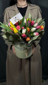 Композиция из 35 тюльпанов - Жарден. Оптово-розничные продажи цветов и растений в Уральском регионе.
