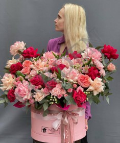 Мега-композиции в шляпных коробках - Жарден. Оптово-розничные продажи цветов и растений в Уральском регионе.