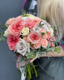 Свадебные букеты - Жарден. Оптово-розничные продажи цветов и растений в Уральском регионе.
