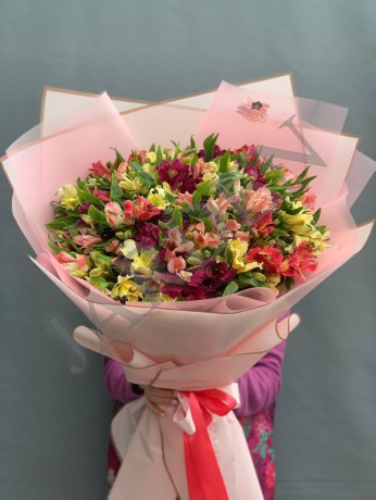 Букет № 1555 (25 альстромерий) - Жарден. Оптово-розничные продажи цветов и растений в Уральском регионе.