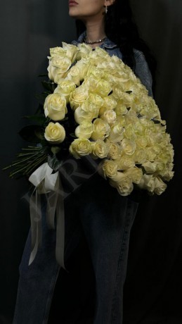 Моно букет № 112 (51 роза) - Жарден. Оптово-розничные продажи цветов и растений в Уральском регионе.