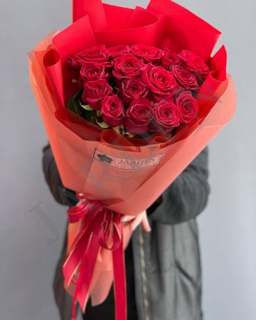 Моно-Букеты № 36 (15 роз) - Жарден. Оптово-розничные продажи цветов и растений в Уральском регионе.